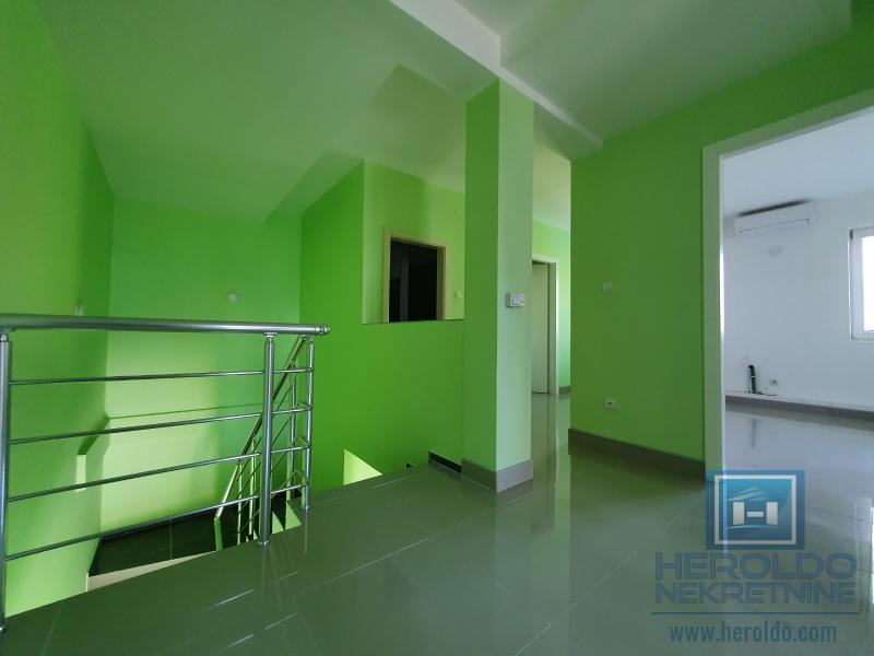 Odličan lokal u 3 nivoa (Su+Pr+S1) 12