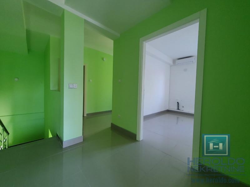 Odličan lokal u 3 nivoa (Su+Pr+S1) 13