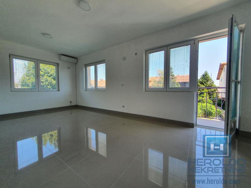 Odličan lokal u 3 nivoa (Su+Pr+S1) 14