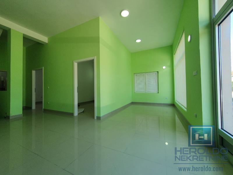 Odličan lokal u 3 nivoa (Su+Pr+S1) 2