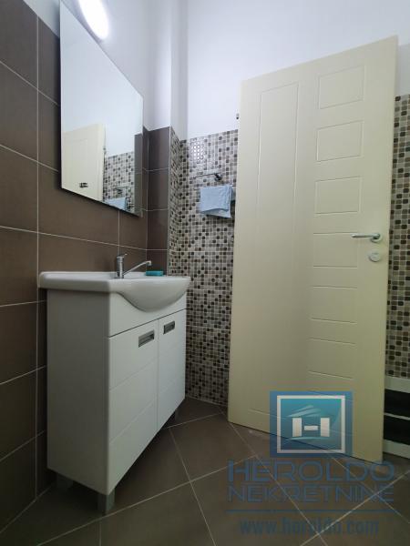 Odličan lokal u 3 nivoa (Su+Pr+S1) 9