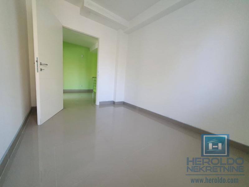 Odličan lokal u 3 nivoa (Su+Pr+S1) 18