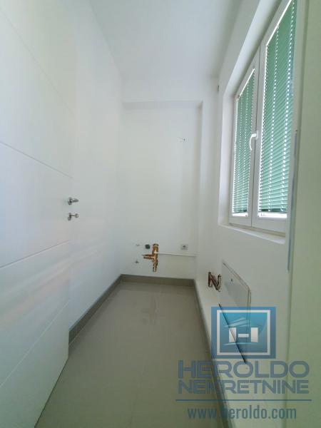 Odličan lokal u 3 nivoa (Su+Pr+S1) 19