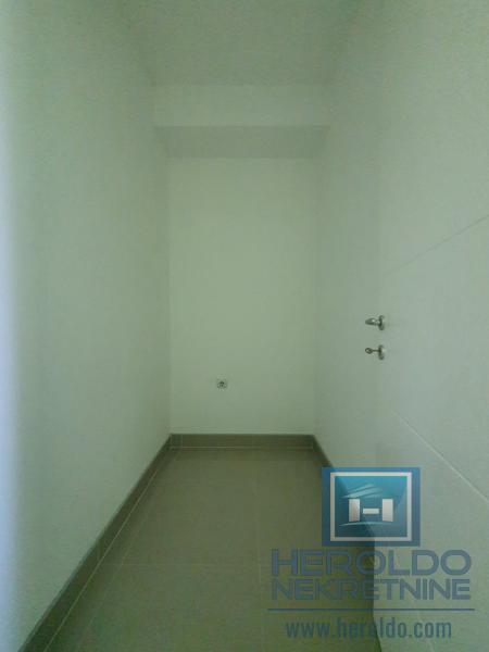 Odličan lokal u 3 nivoa (Su+Pr+S1) 20