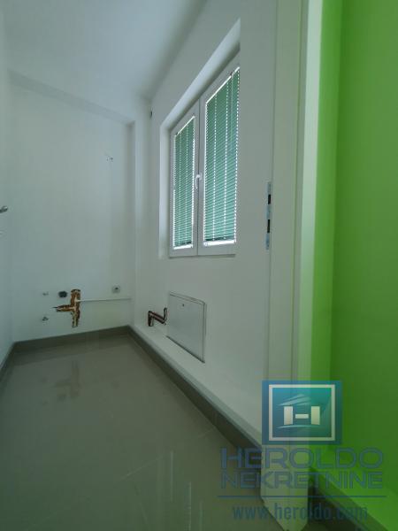 Odličan lokal u 3 nivoa (Su+Pr+S1) 21