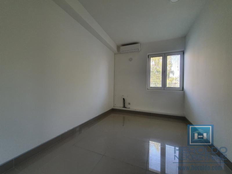 Odličan lokal u 3 nivoa (Su+Pr+S1) 23