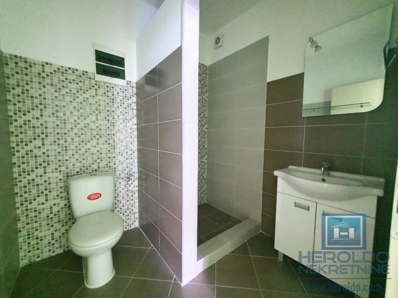 Odličan lokal u 3 nivoa (Su+Pr+S1) 24