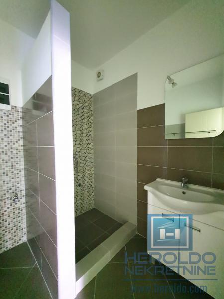 Odličan lokal u 3 nivoa (Su+Pr+S1) 25