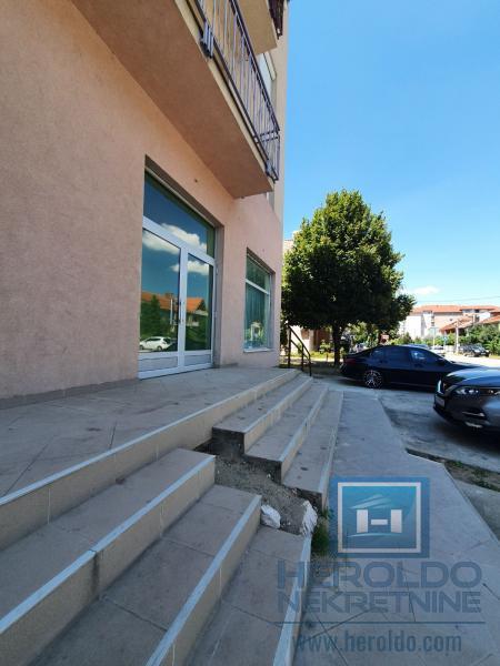 Odličan lokal u 3 nivoa (Su+Pr+S1) 26