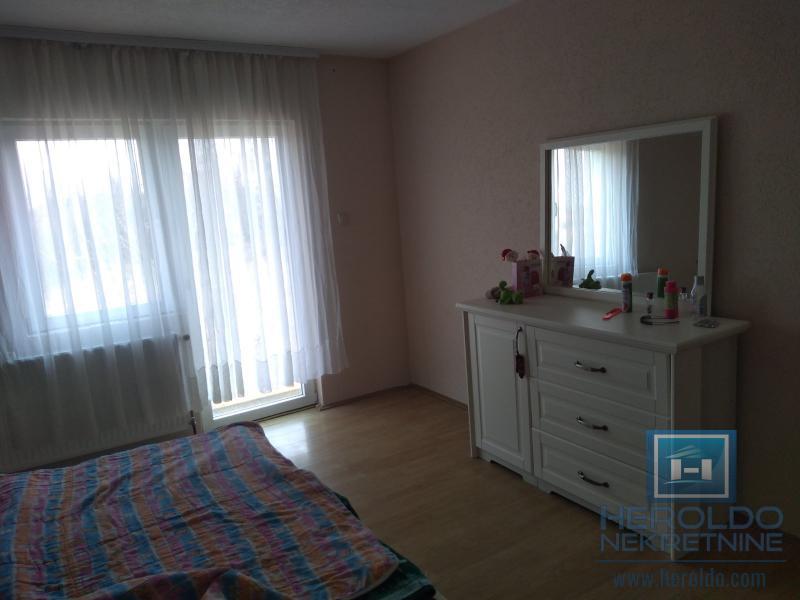 odlicna kuca sa placem u mirnom kraju 17