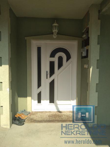 odlicna kuca sa placem u mirnom kraju 1