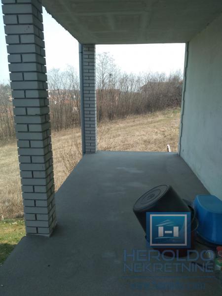 odlicna kuca sa placem u mirnom kraju 24