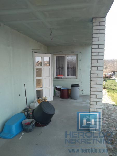 odlicna kuca sa placem u mirnom kraju 25