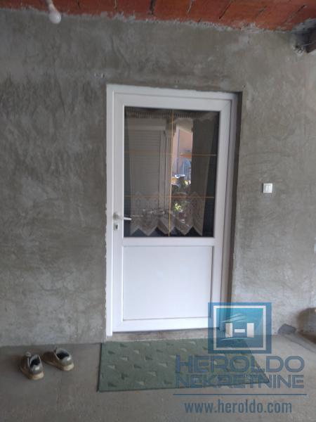 odlicna kuca sa placem u mirnom kraju 29