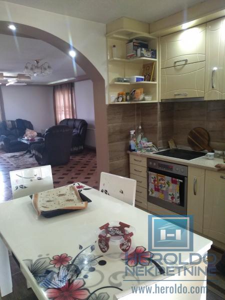 odlicna kuca sa placem u mirnom kraju 10