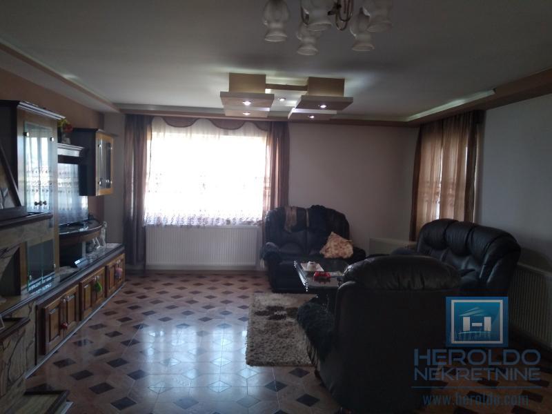 odlicna kuca sa placem u mirnom kraju 5