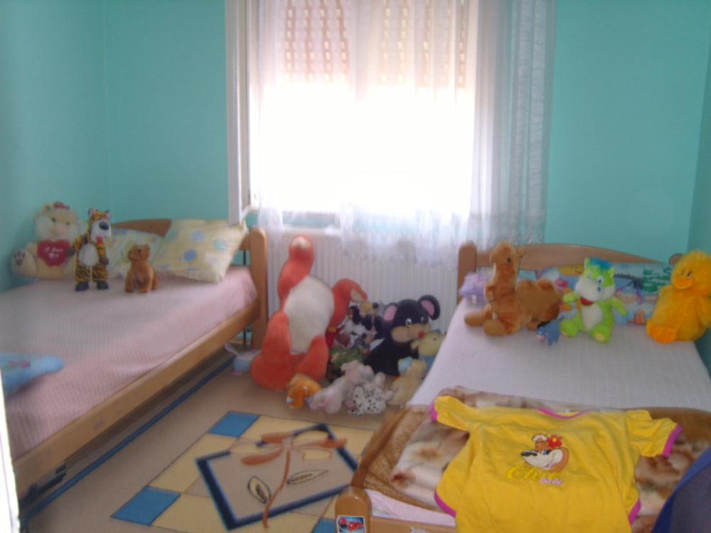 Odlična kuća sa pomoćnim objektom 11