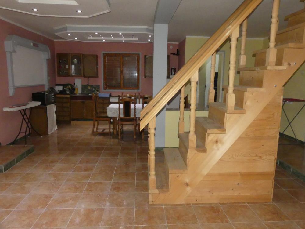 Odlična kuća u mirnom delu grada 4