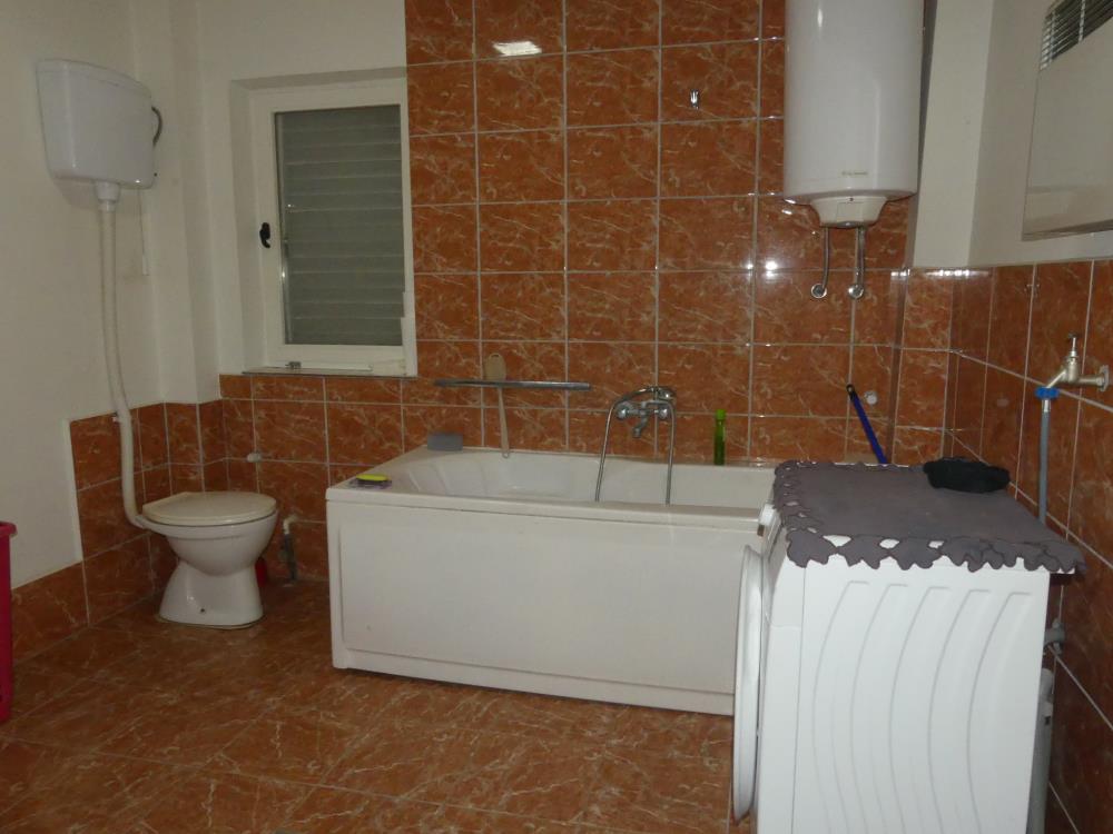 Odlična kuća u mirnom delu grada 10