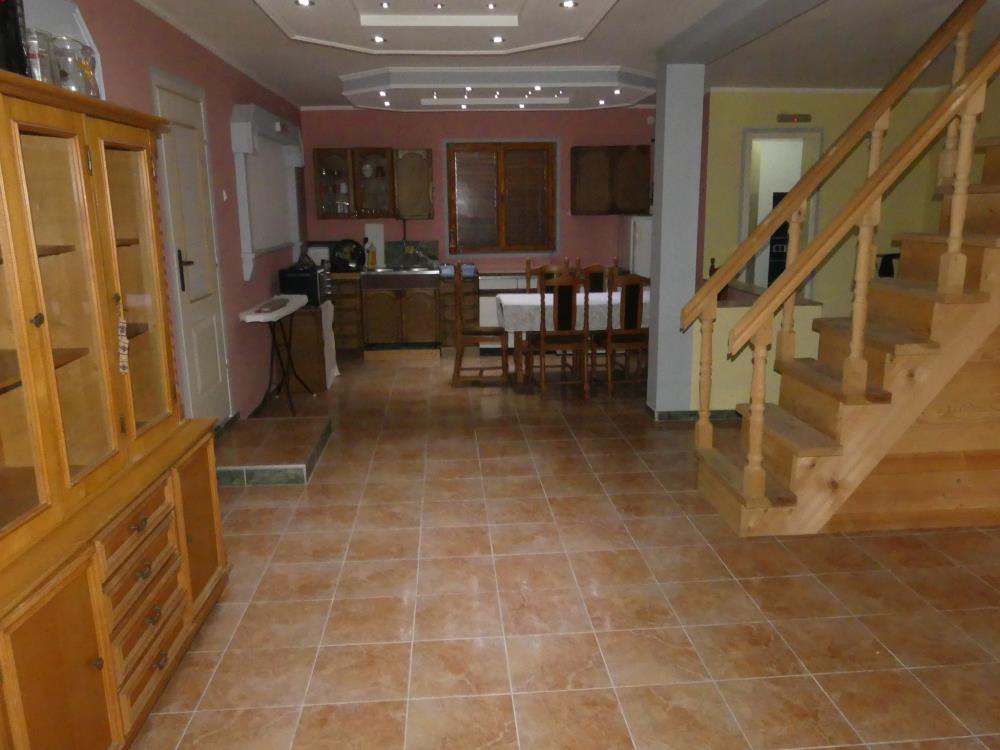 Odlična kuća u mirnom delu grada 5