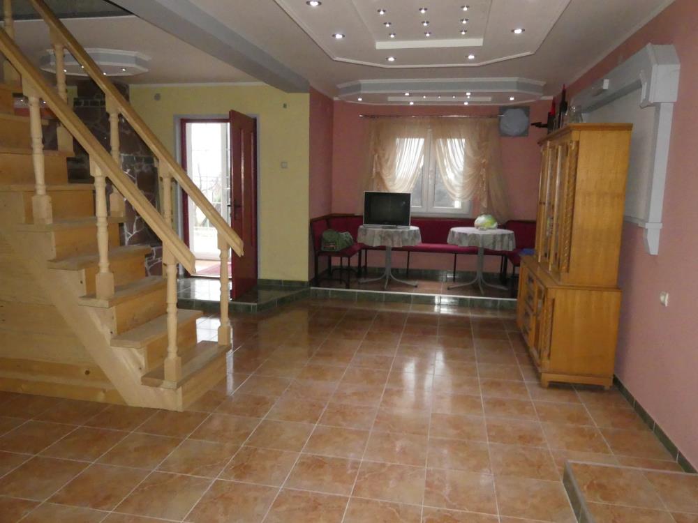 Odlična kuća u mirnom delu grada 6