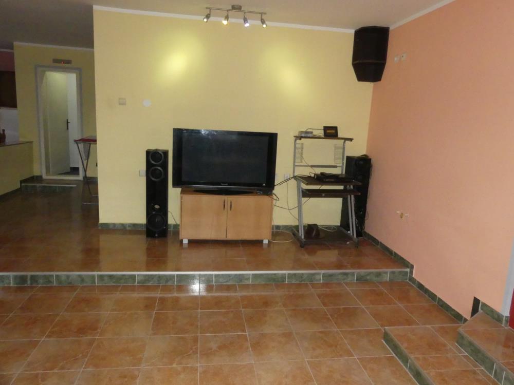 Odlična kuća u mirnom delu grada 8