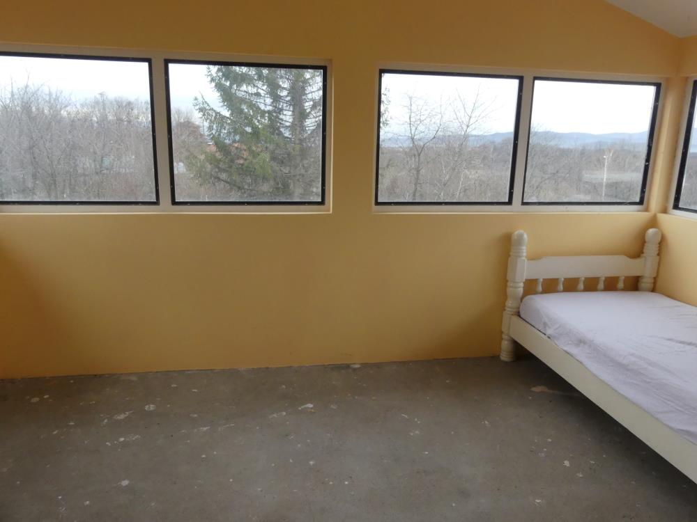 Odlična kuća u mirnom delu grada 14