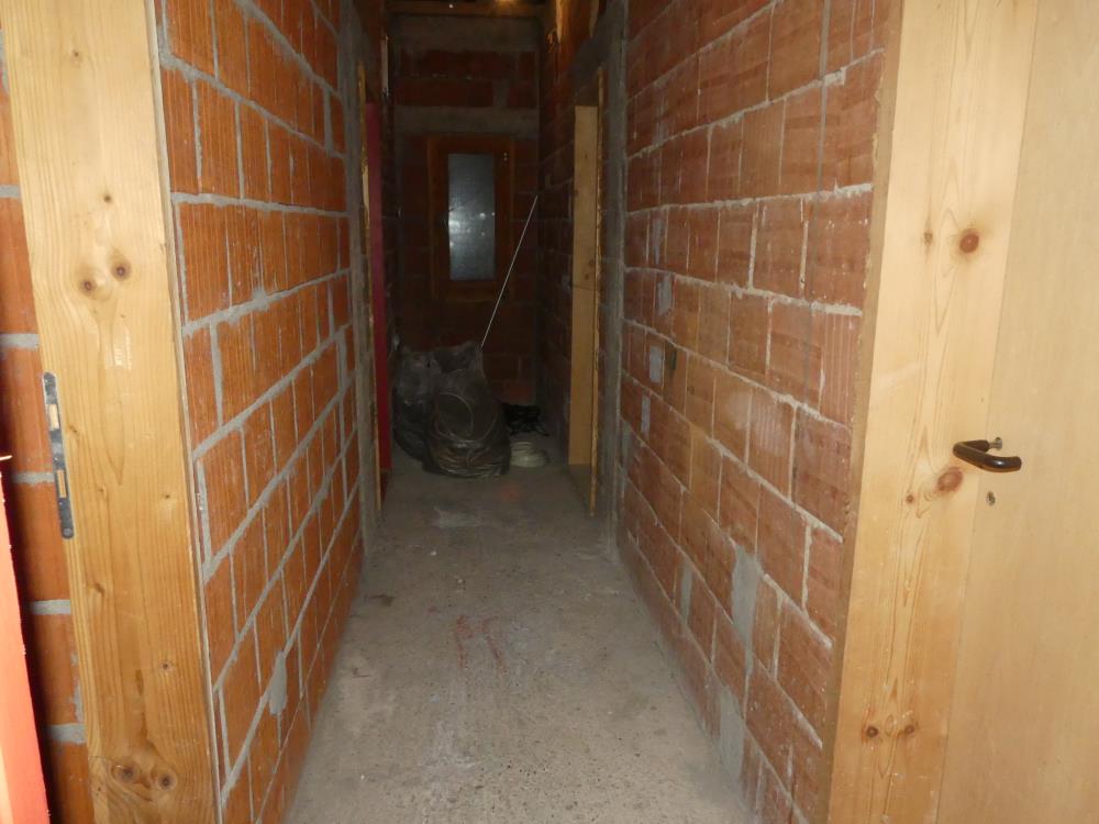 Odlična kuća u mirnom delu grada 15