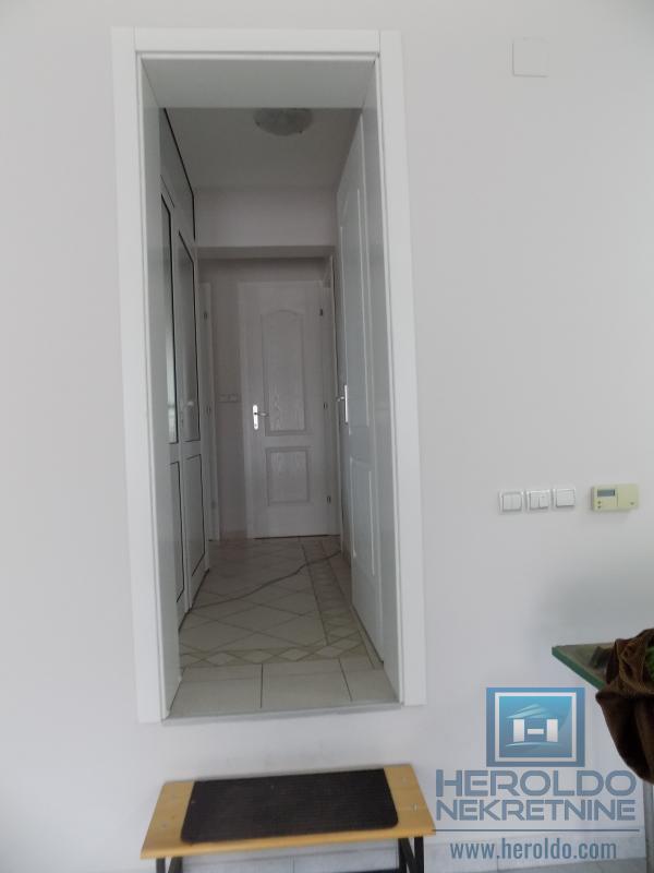 Polunamešten poslovni objekat - 100m2 3