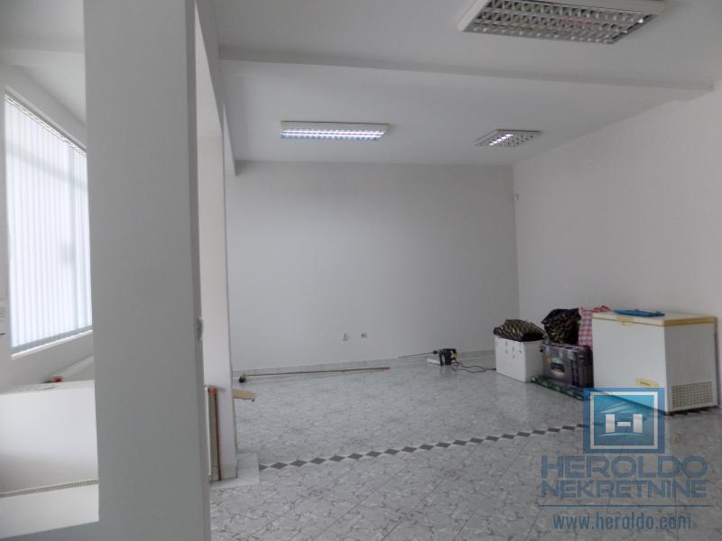 Polunamešten poslovni objekat - 100m2 5