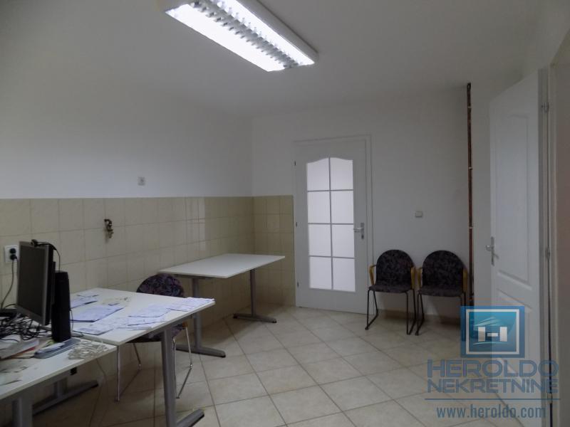 Polunamešten poslovni objekat - 100m2 7