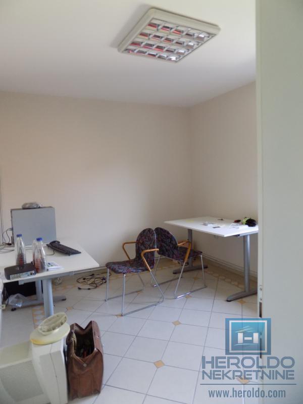 Polunamešten poslovni objekat - 100m2 8