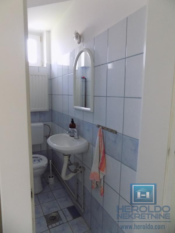 Polunamešten poslovni objekat - 100m2 9