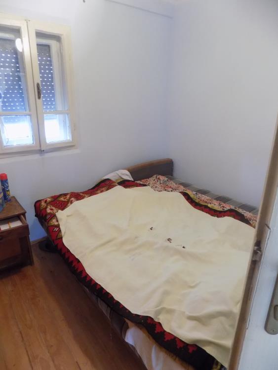 Polurenovirana, useljiva kuća 11