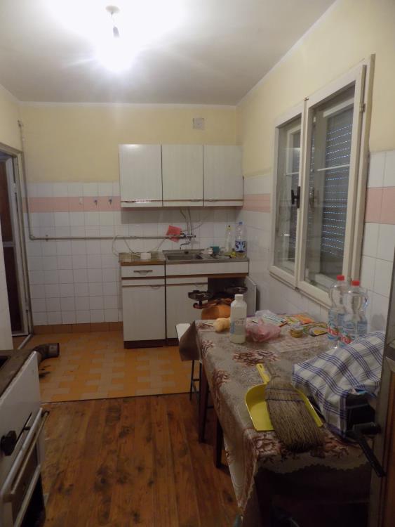 Polurenovirana, useljiva kuća 13