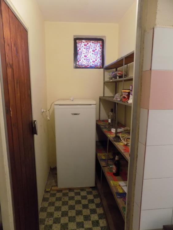 Polurenovirana, useljiva kuća 14