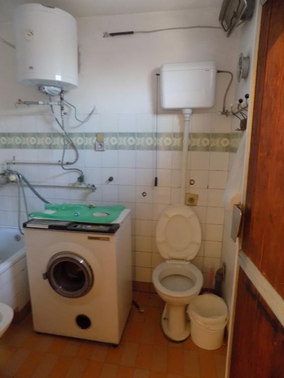 Polurenovirana, useljiva kuća 15