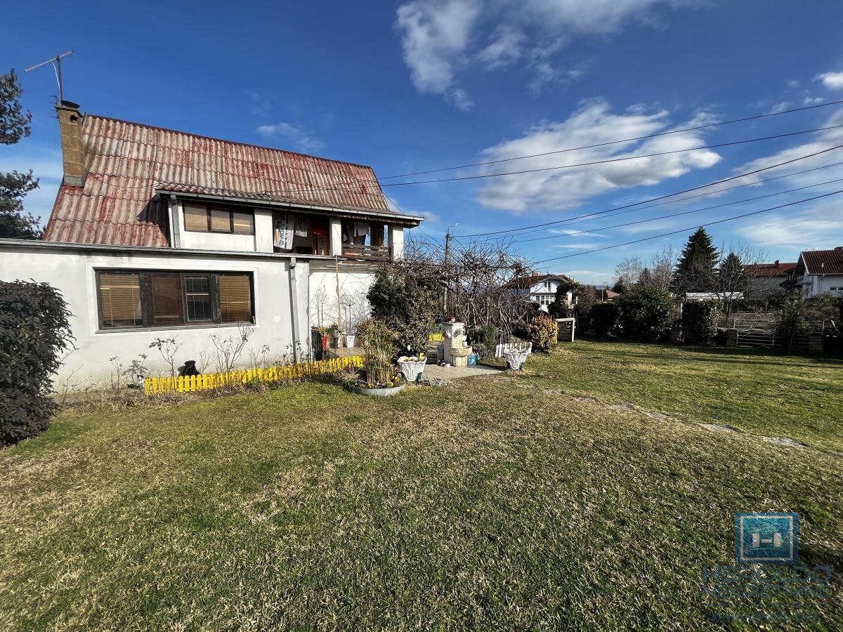 Porodična kuća sa prostranim placem i odličnim položajem 4