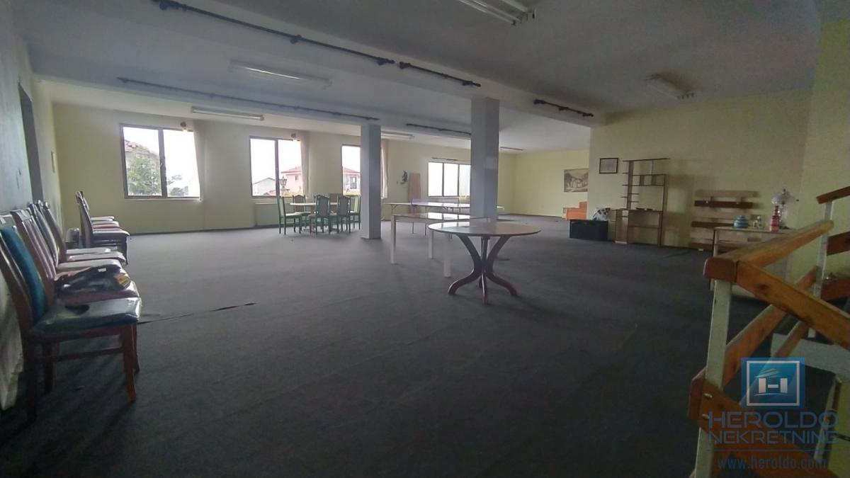 Poslovna zgrada, jedinstvena ponuda salon nameštaja za izdavanje 9