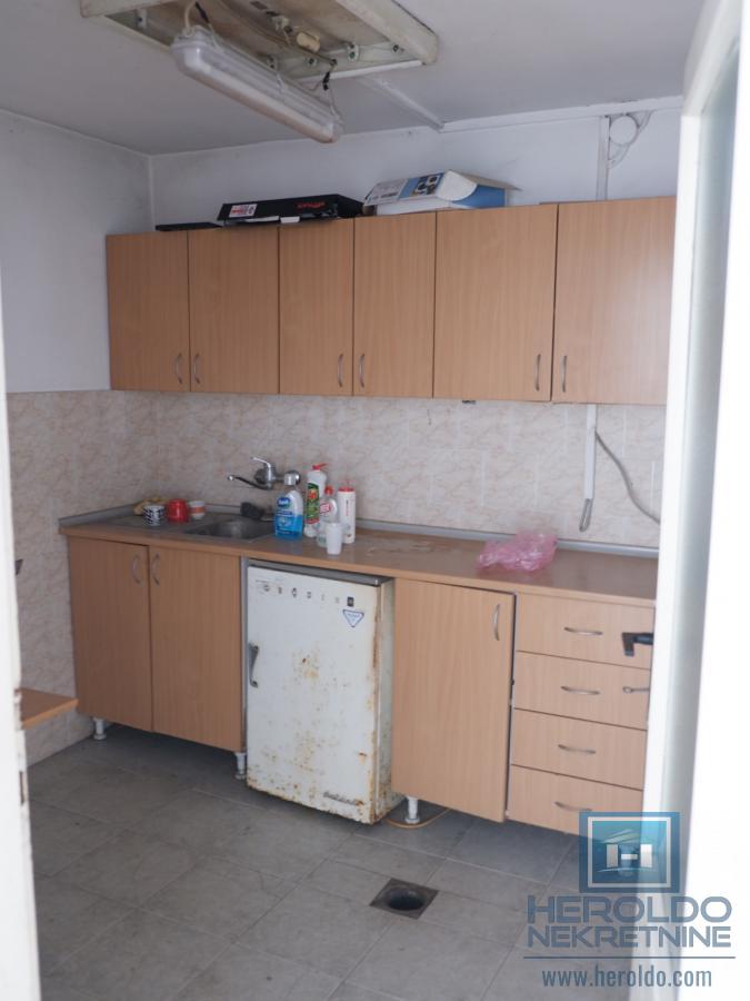 Poslovna zgrada Vihor Jagodina ,ukupna kvadratura svih objekata 519m2 11