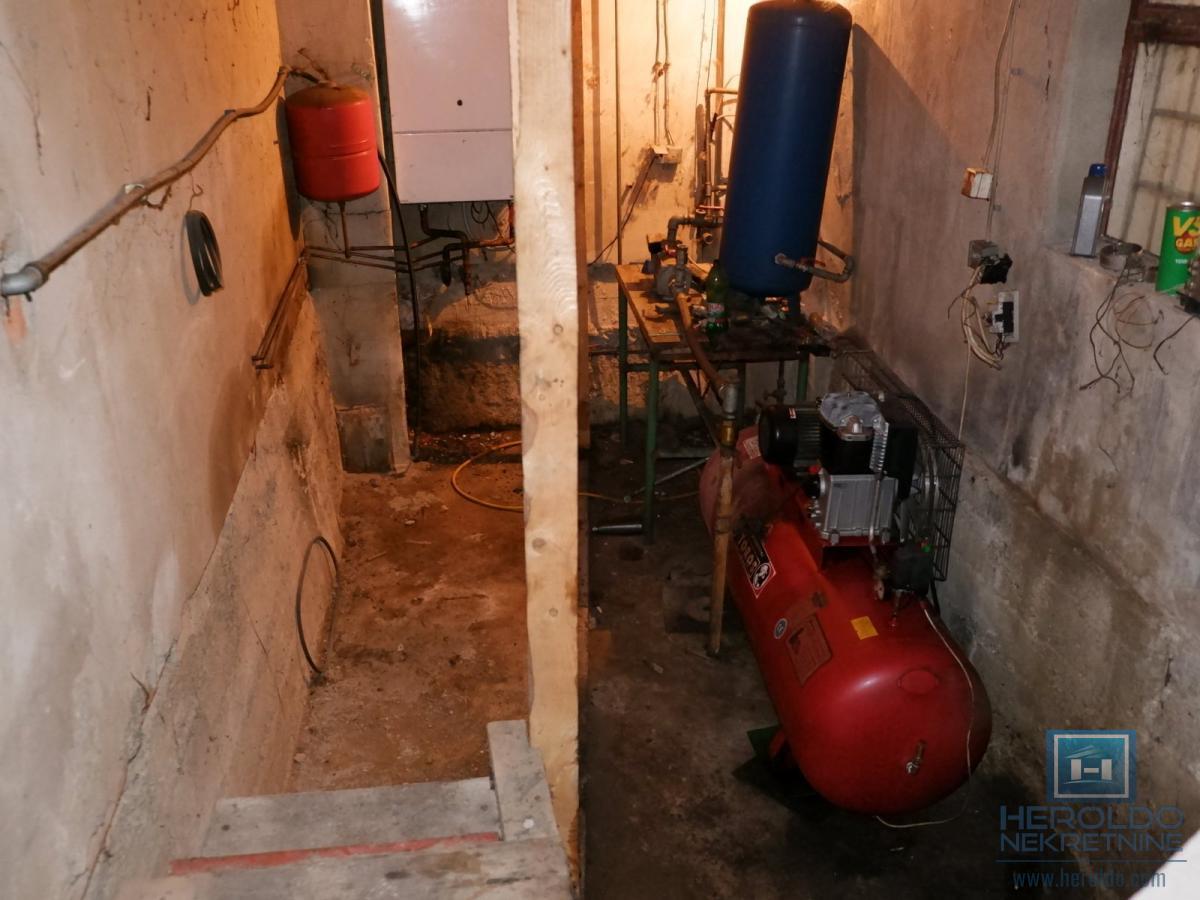 Poslovna zgrada Vihor Jagodina ,ukupna kvadratura svih objekata 519m2 8