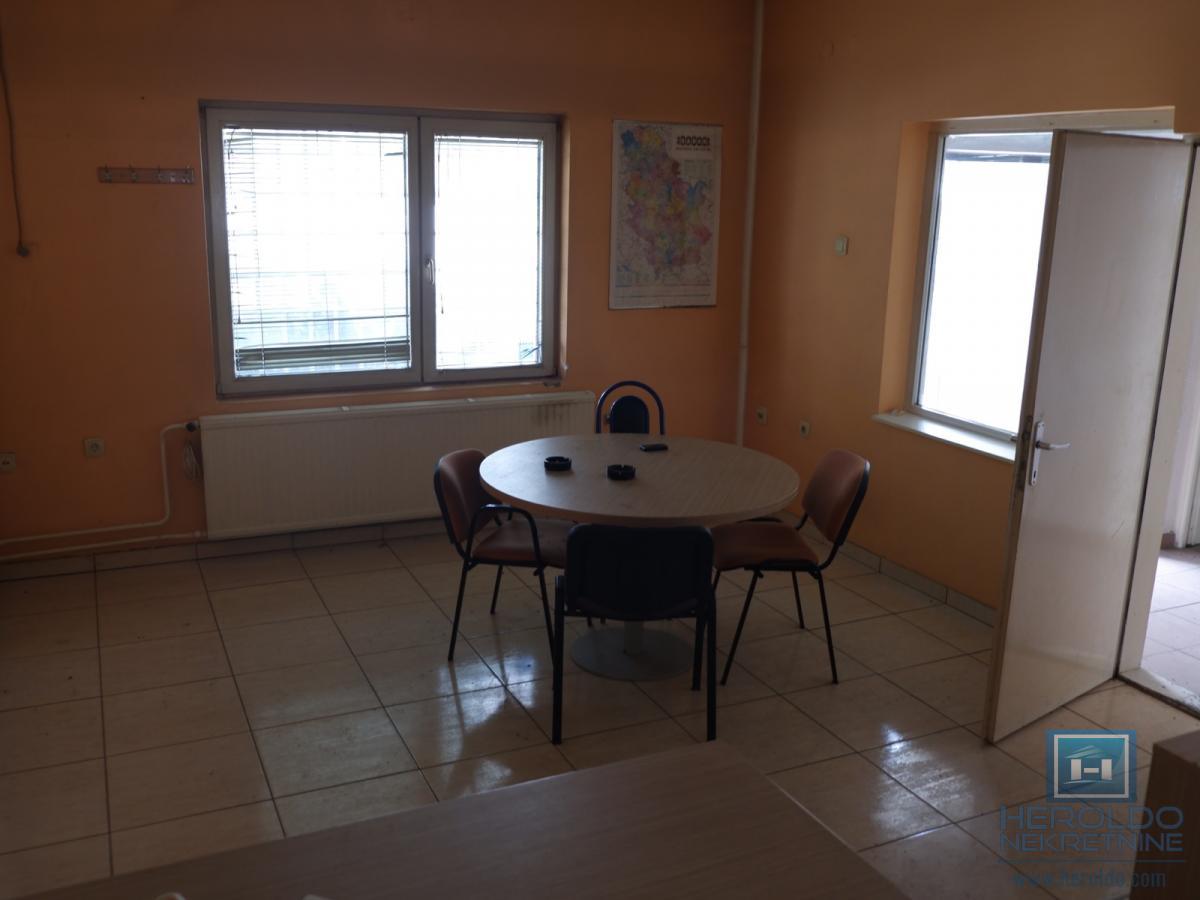 Poslovna zgrada Vihor Jagodina ,ukupna kvadratura svih objekata 519m2 14