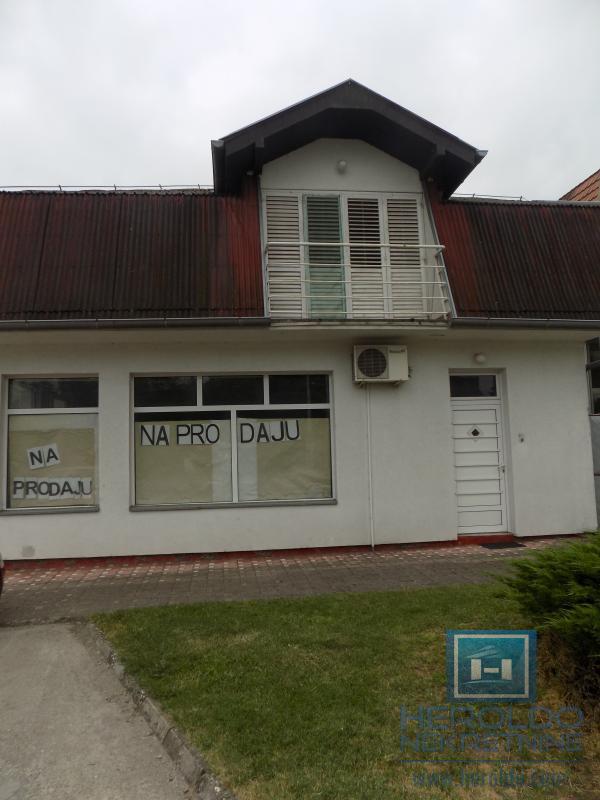 Poslovni objekat na ulazu  u Ćupriju 13