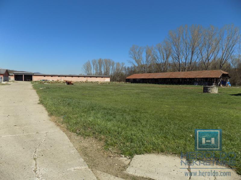 Poslovni objekat u Sumrakovcu - Boljevac 16