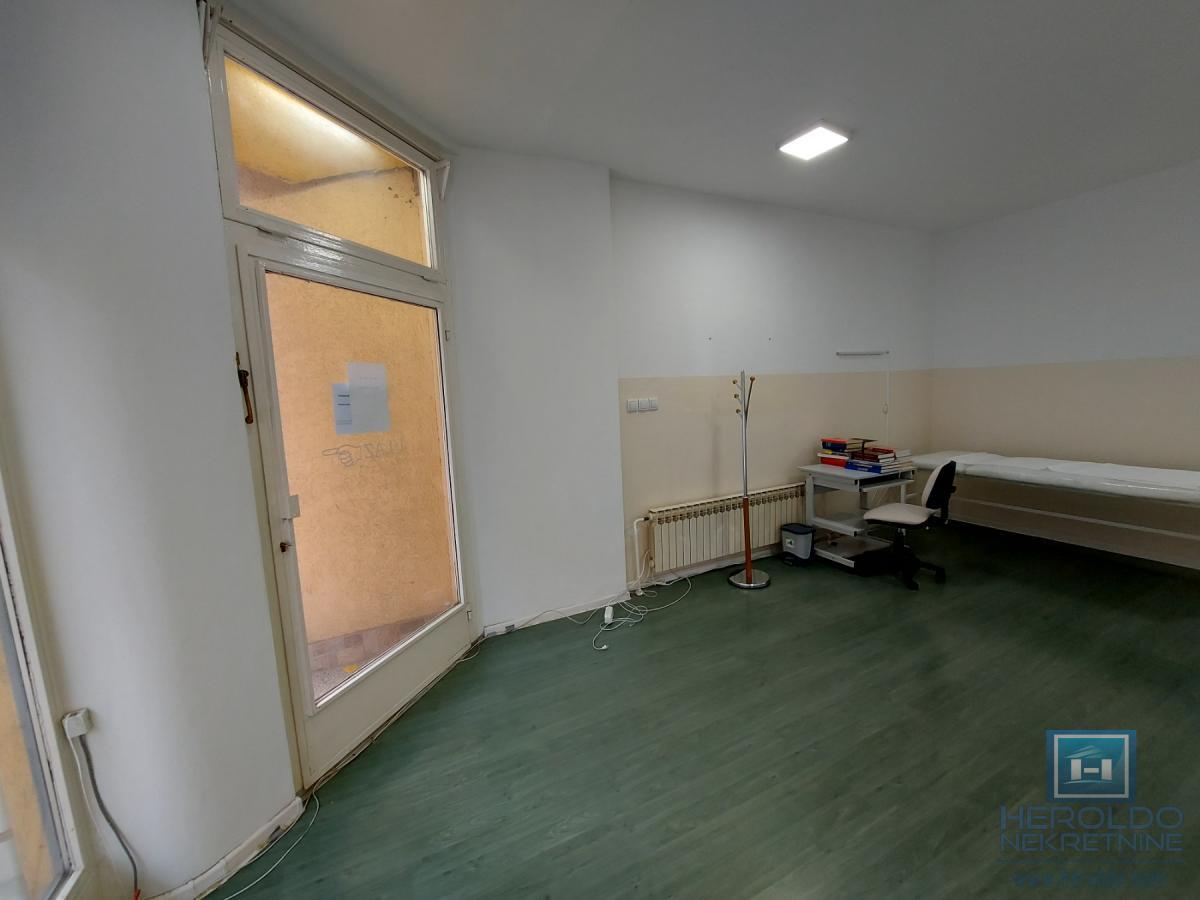 Poslovni prostor od 54m2 za izdavanje u centru 2