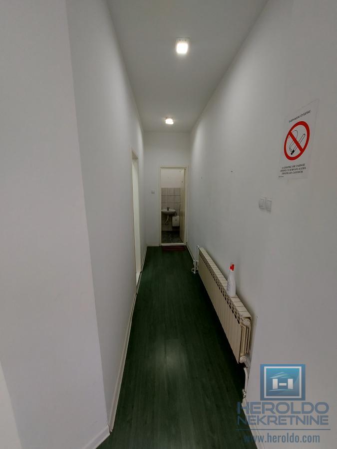 Poslovni prostor od 54m2 za izdavanje u centru 8