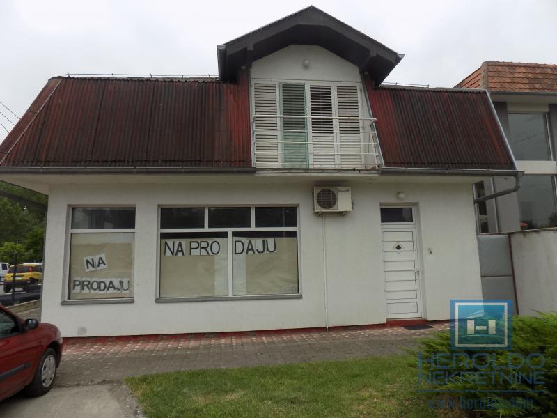Poslovno stambeni objekat na ulazu  u Ćupriju 12