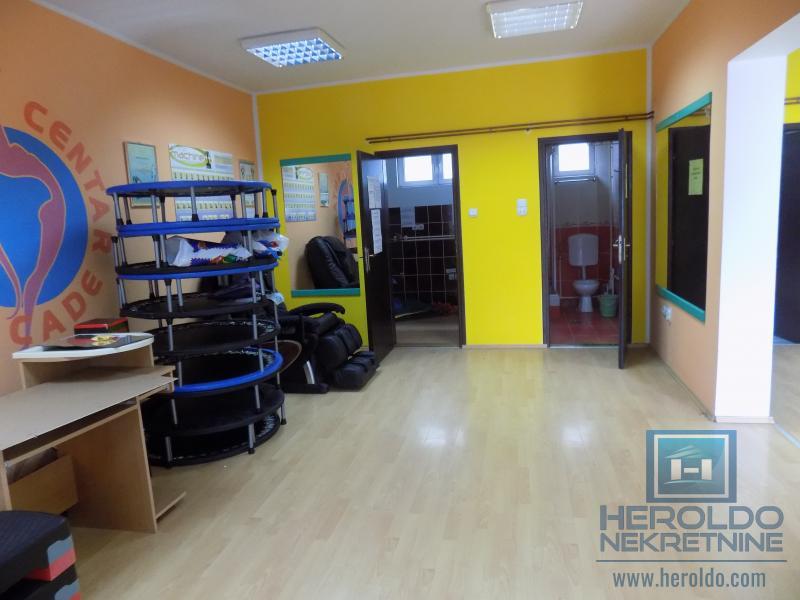 Poslovno stambeni objekat na ulazu  u Ćupriju 6