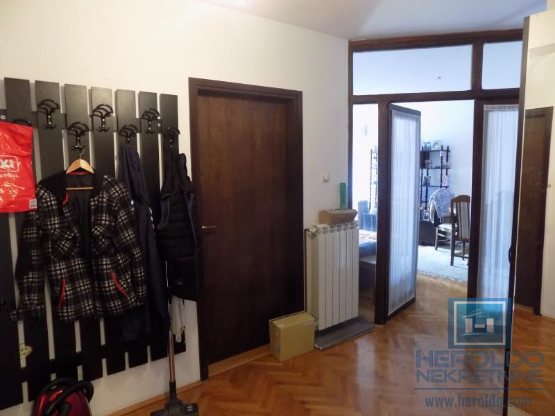 Poslovno stambeni objekat na ulazu  u Ćupriju 15