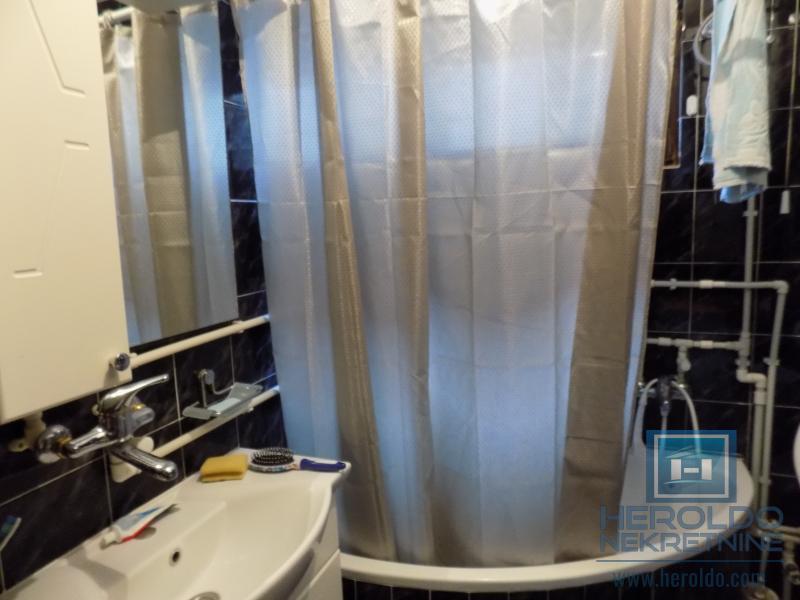 Poslovno stambeni objekat na ulazu  u Ćupriju 16